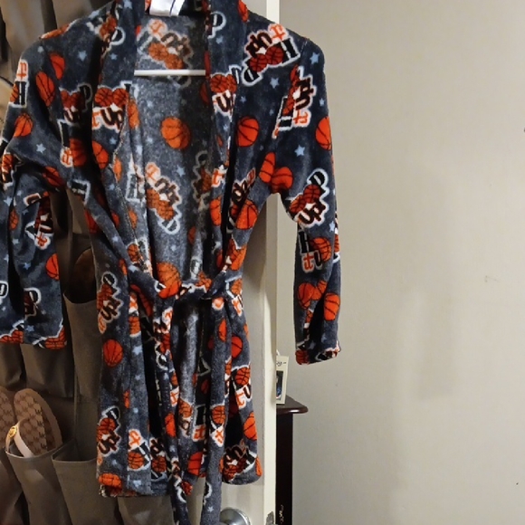 Kids Basketball Print Robe - Picture 3 of 3